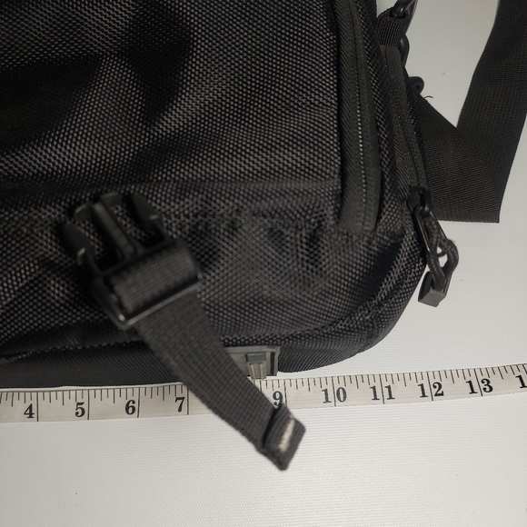 Nikon Compact Digital SLR Accessories Bag, Black Gray - Picture 11 of 14